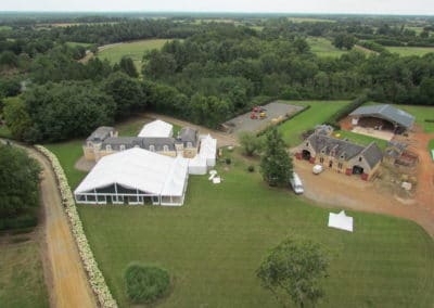 Orangerie-Vue aérienne avec la tente pour le mariage