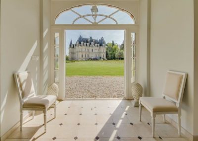 Orangerie-Hall Coté Sud et vue sur le Château de La Touchardière